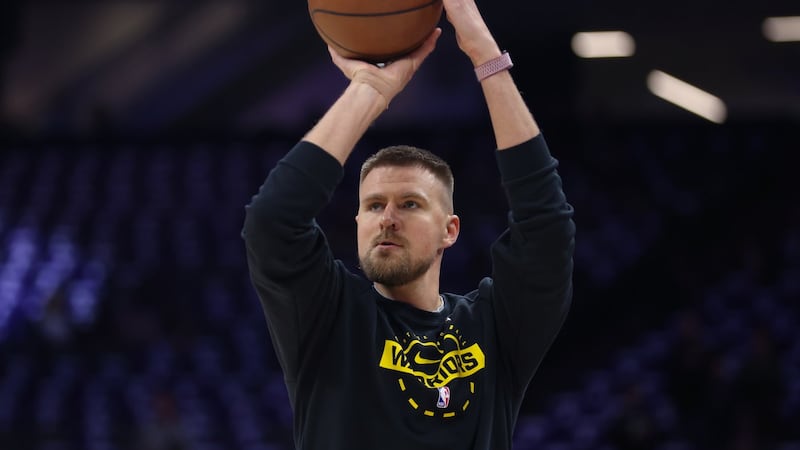 Warriors’ Porzingis remains out indefinitely but will be around team