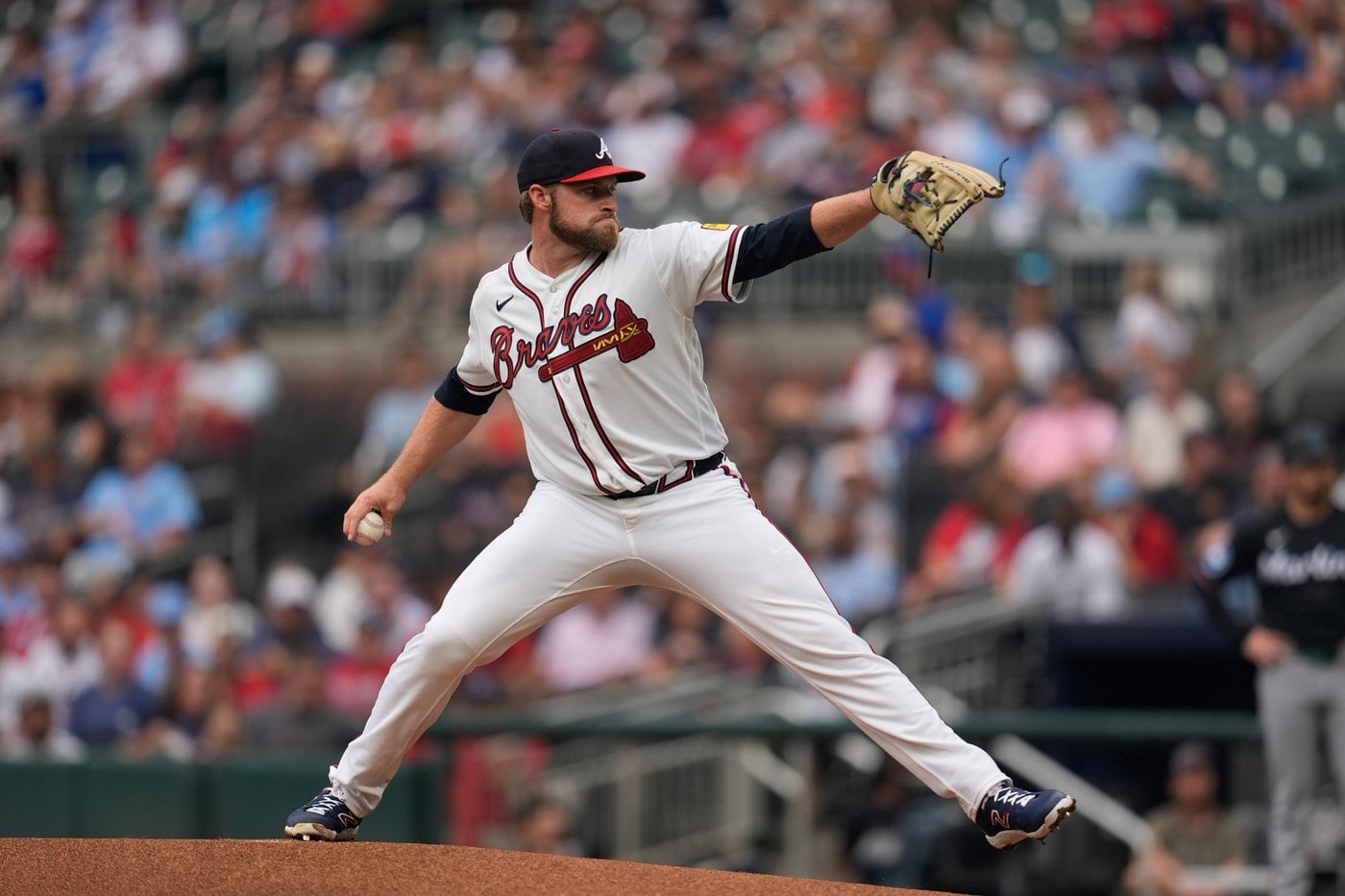 Elder leads first - place Atlanta Braves over Miami Marlins to extend winning streak to seven