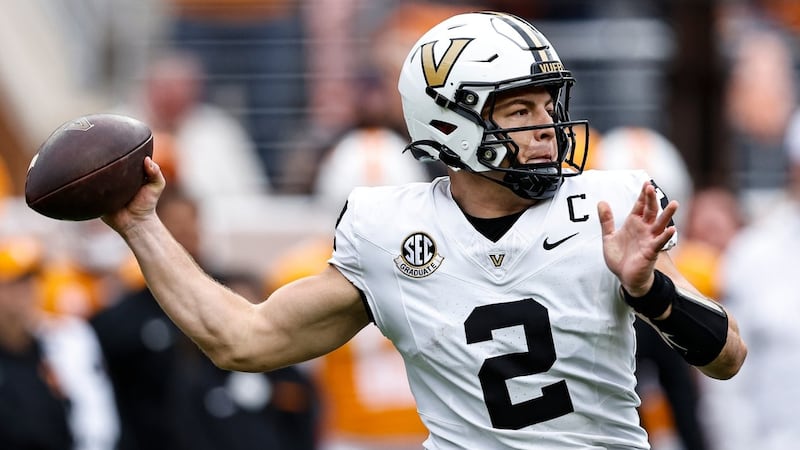 Report: QB Pavia accepts invite to Ravens minicamp