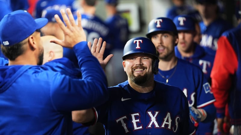 Sitting at .500, Rangers enter final week leading AL West