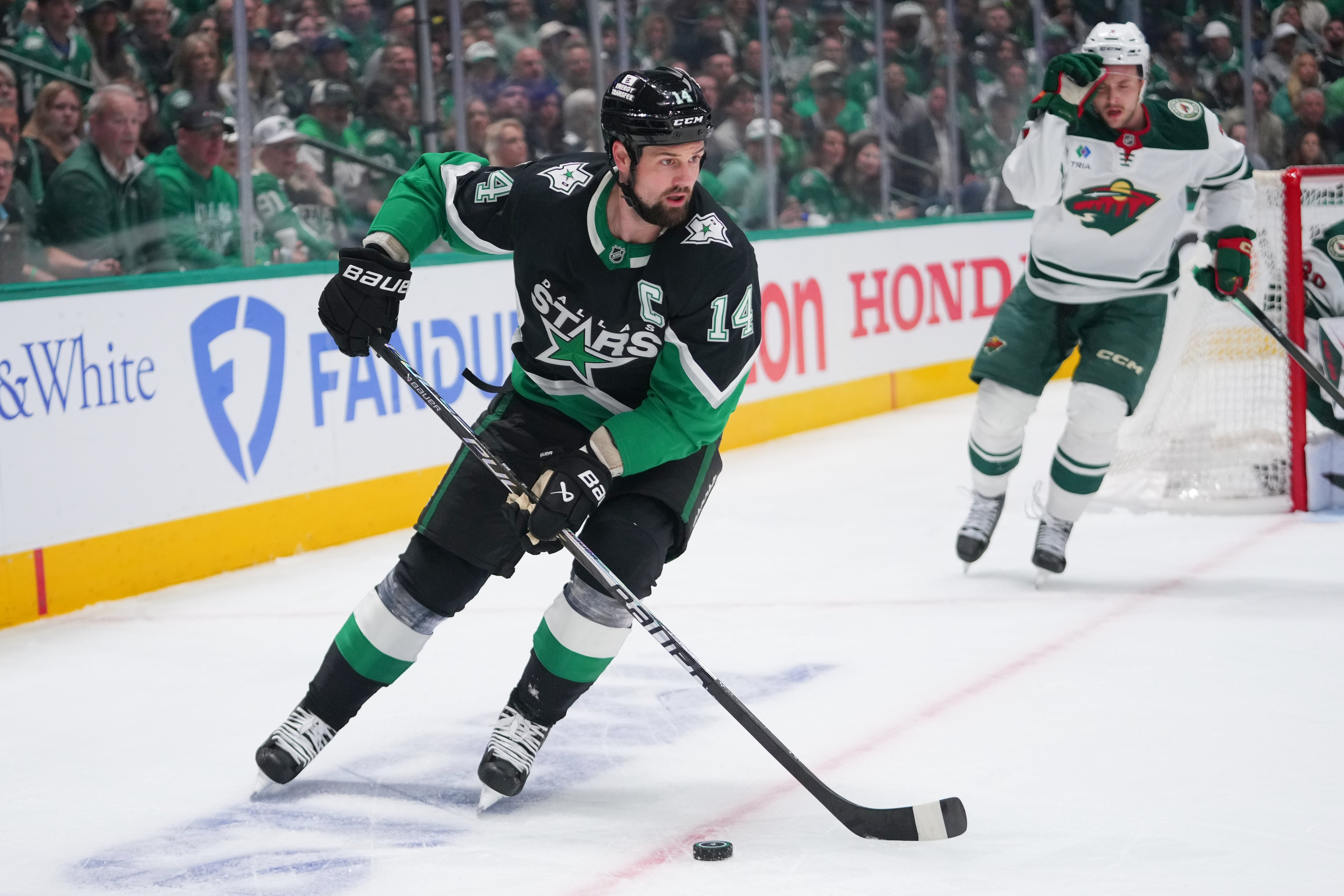 Dallas Stars captain Jamie Benn on the ice