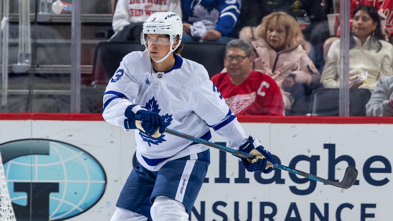 Jets sign Thrun to one-year, two-way deal