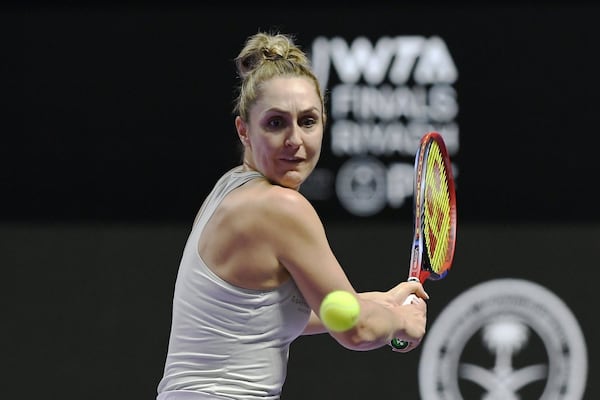 Dabrowski, Stefani win doubles opener in straight sets at Roland-Garros