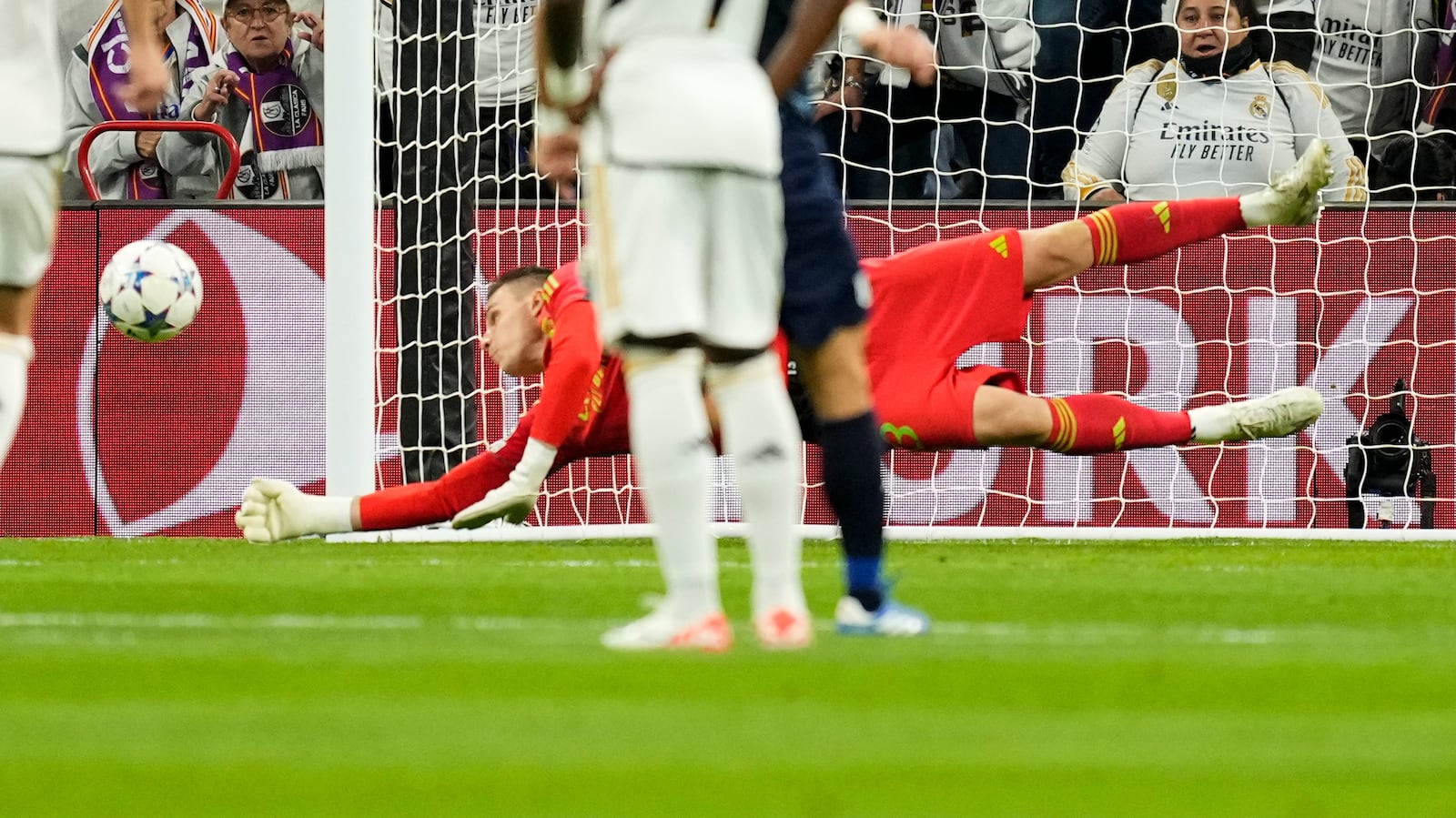 Lunin saves penalty after Kepa injury. Real Madrid eases into knockout ...