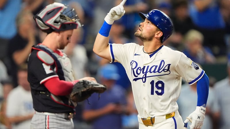 Massey leads off 7th with go-ahead HR, as Royals beat Twins