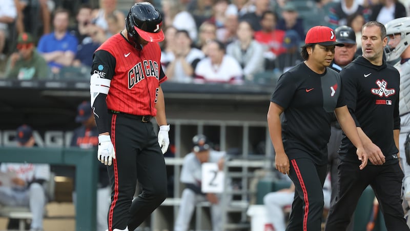 Murakami leaves White Sox's game with Tigers because of tightness in right hamstring