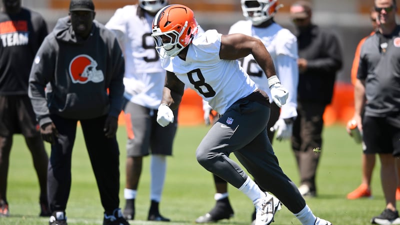 Verse, Gabriel each don No. 8 jersey in Browns practice