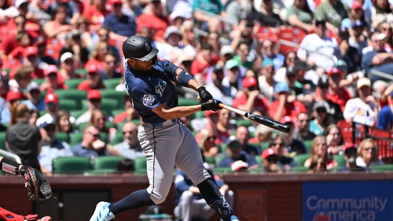 Mariners outlast Cardinals in eight-homer game