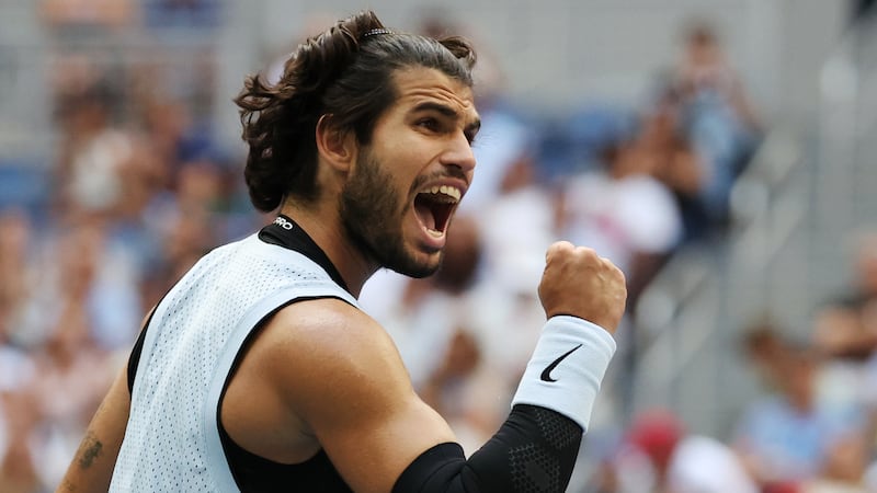 Defending champs Sabalenka, Alcaraz move into US Open quarter-finals