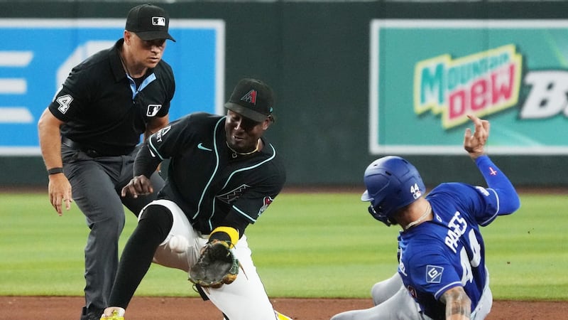 Diamondbacks SS Perdomo leaves vs. Rockies with left knee soreness