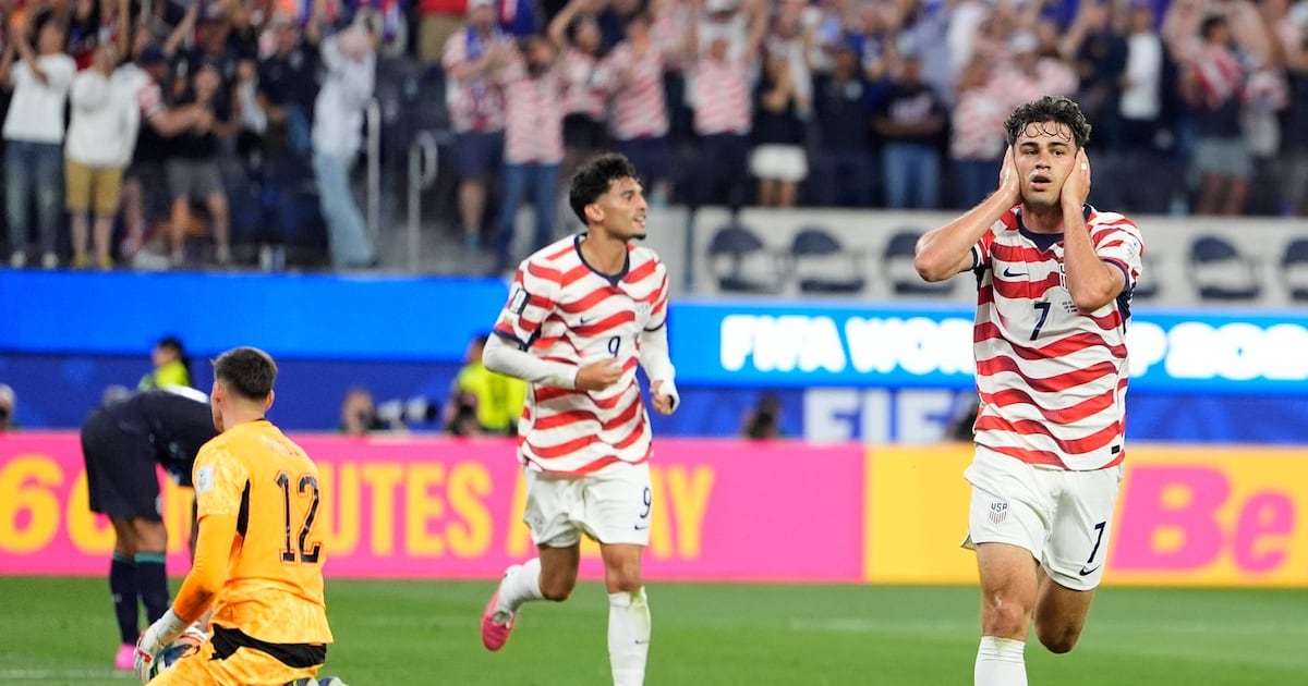 Reyna Caps USMNT's 4-1 Win Over Paraguay with Stunning Team Goal