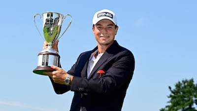 Hovland wins Travelers in Monday playoff as Scheffler misses short birdie putt