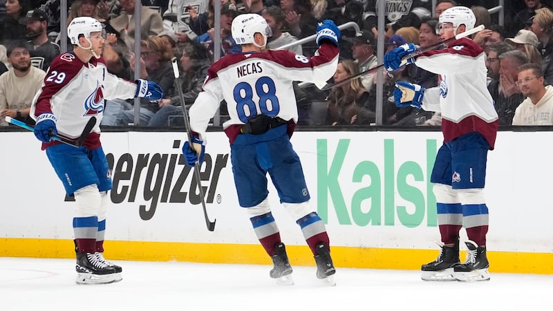 Avalanche hold off Kings to take 3-0 series lead