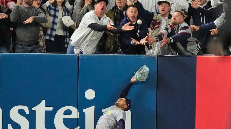 Fan interference denies Yankees of game-tying HR vs. Rays