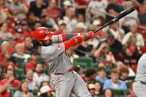 Suárez, Lowder help power Reds to victory over Cardinals
