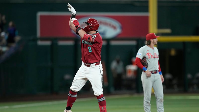 McCann’s solo homer in 8th inning sends D-backs to win over Phillies