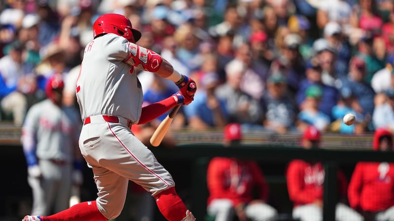 Slugger Schwarber reaches 40 home runs for 4th season with Phillies