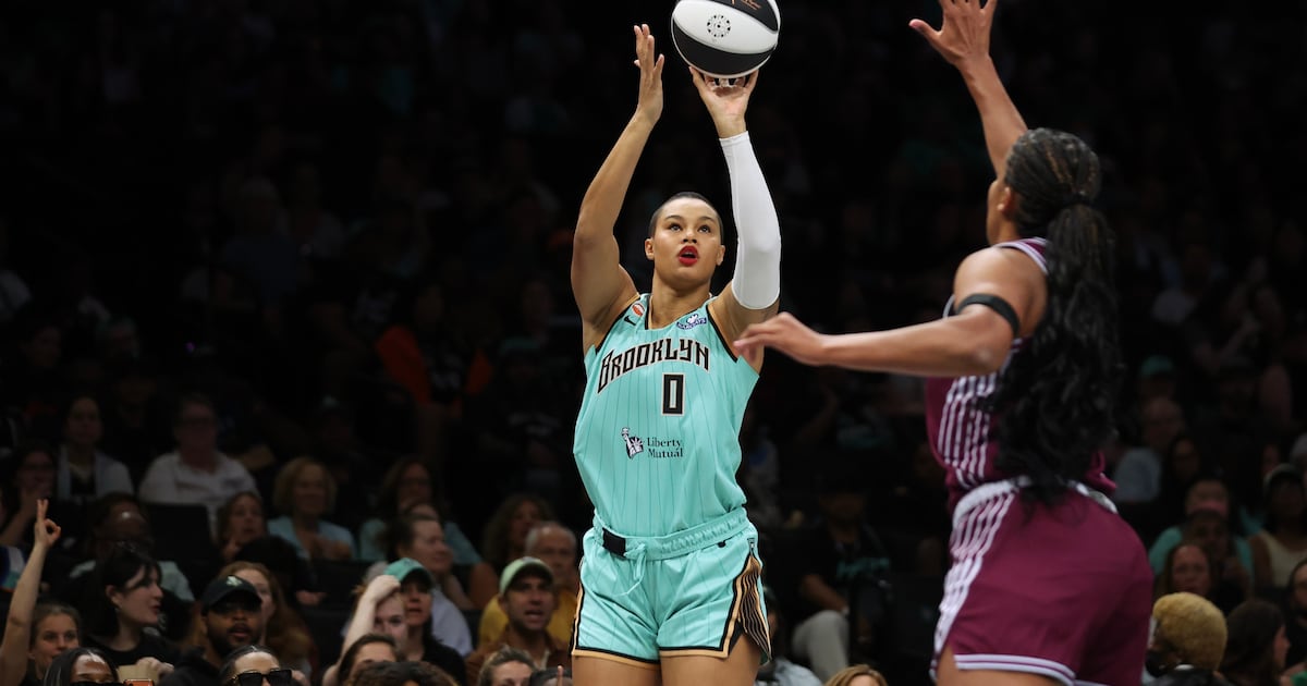 Brondello’s first game back in Brooklyn ends in loss for injured Tempo