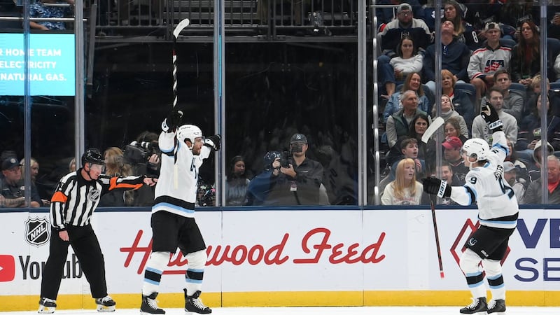 Schmaltz scores twice, reaches 500 points as Mammoth beat Blue Jackets
