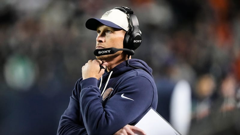 Bears coach Johnson stays with his usual aggressive approach in victory over Eagles