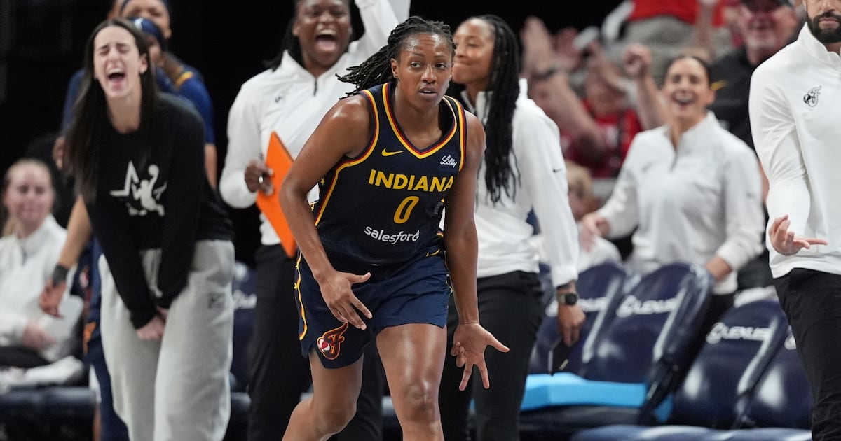 Mitchell leads Clark-less Fever to win over Sparks