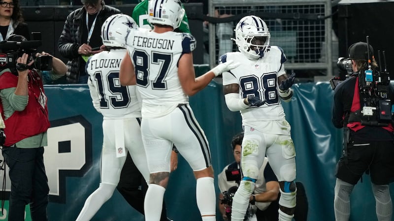 Prescott throws three TD passes, Williams runs for 155 yards as Cowboys beat Eagles