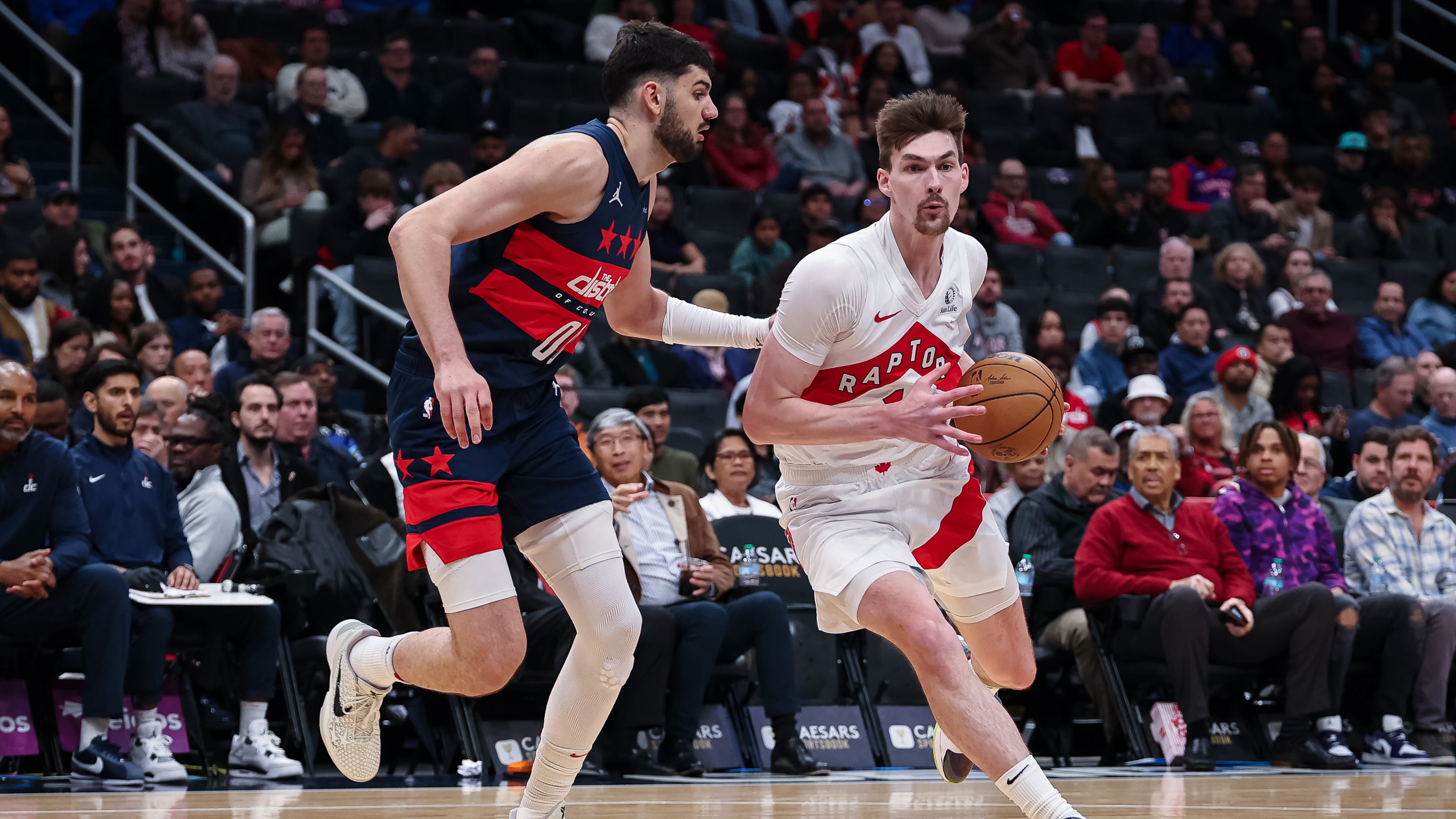 Toronto Raptors sign centre Colin Castleton