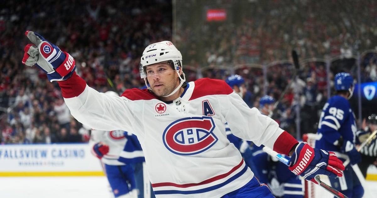 加拿大人队在麦肯纳的 NHL 首秀中击败枫叶队 加拿大人队在麦肯纳的 NHL 首秀中击败枫叶队