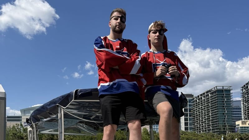 Canadiens superfans attempt red-towel takeover in Tampa for playoff opener