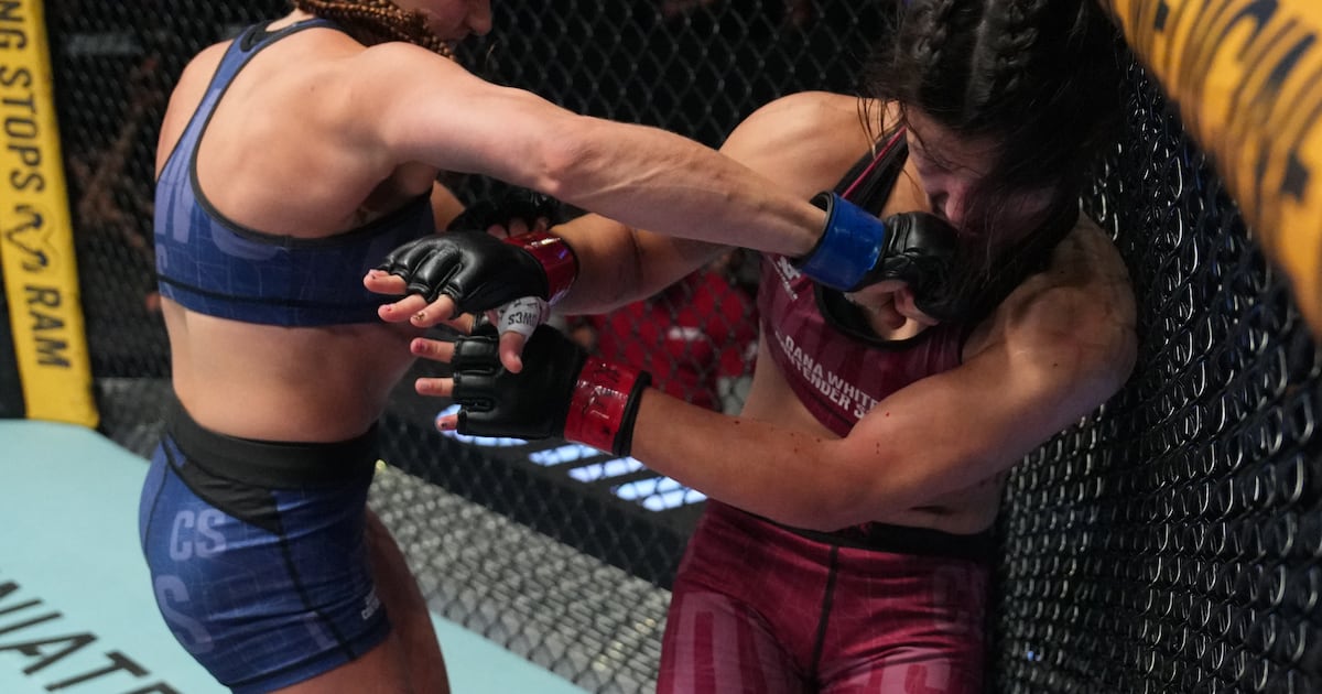 Apodaca stuns MMA prodigy Mir to earn UFC deal
