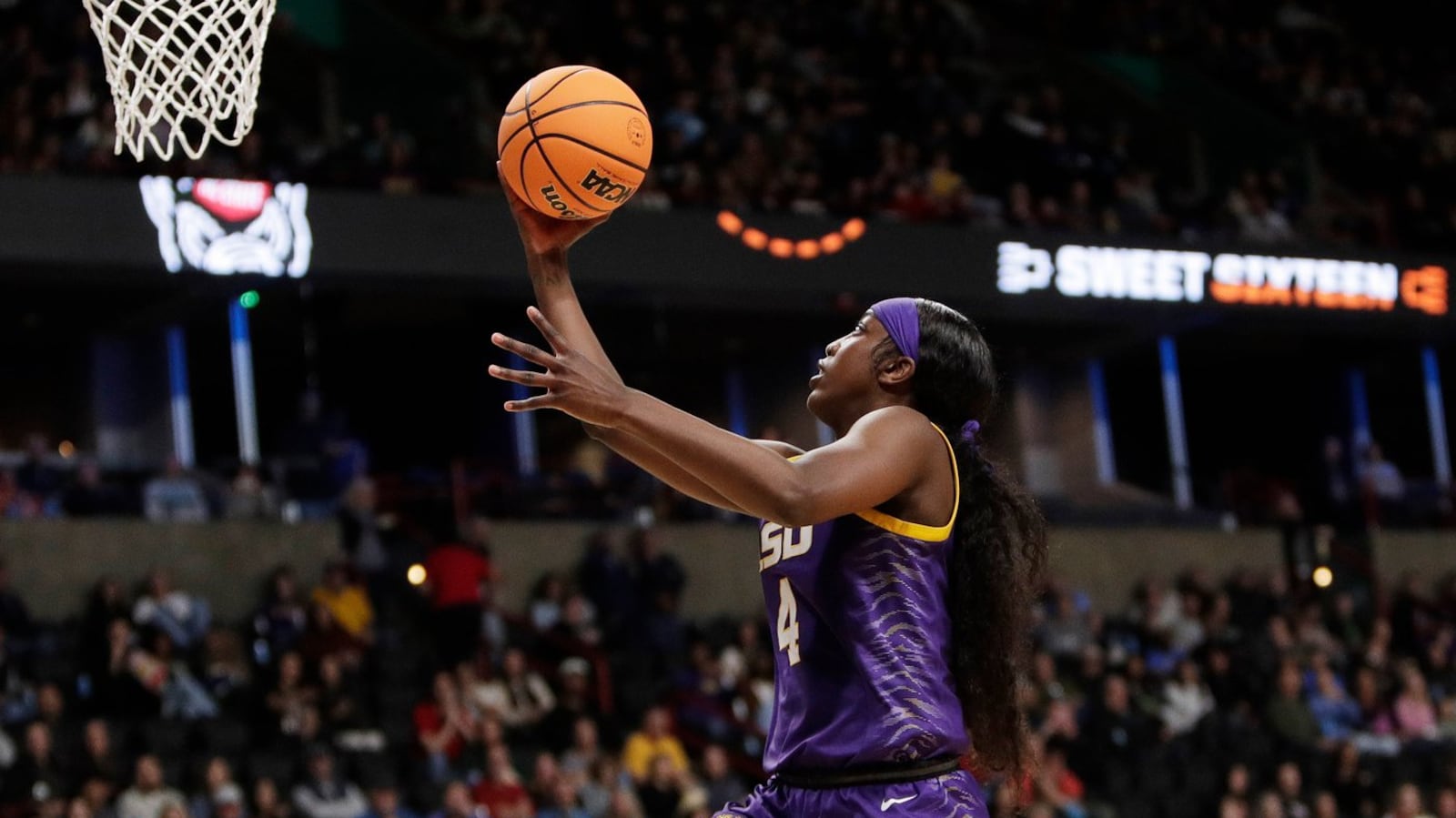 Flau'Jae Johnson leads No. 5 LSU to rout of Southeastern Louisiana