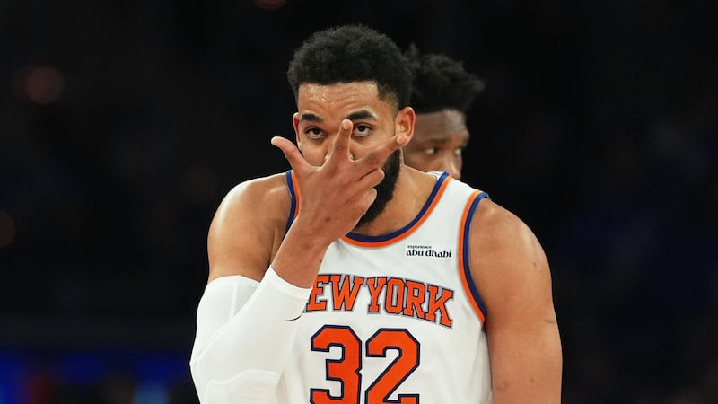 Knicks crush 76ers to start second round and keep up historic postseason roll