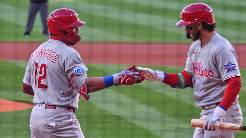 Schwarber homers for 5th straight game, Mattingly earns 900th win as Phillies beat Red Sox
