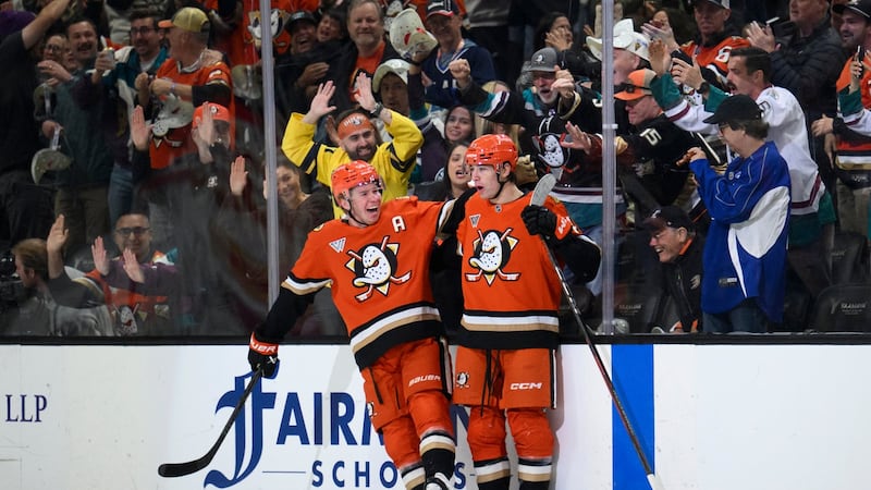 ‘A long shift’: Ducks get through a 15-hour travel day with NFL RedZone and some card games