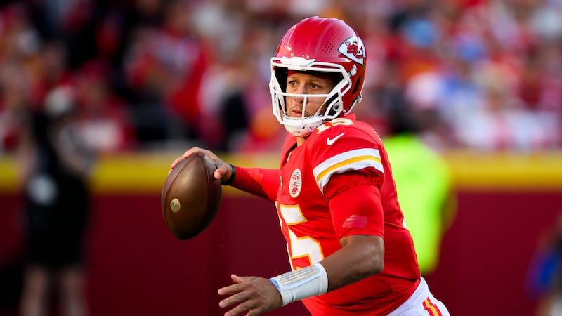 Chiefs’ Mahomes earns 100th win in 131st start, tying Brady