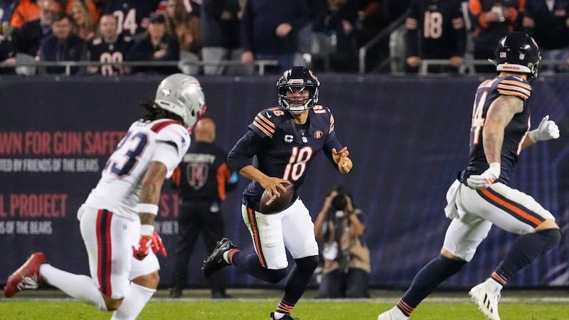 Williams throws two TD passes as Bears beat Maye, Patriots