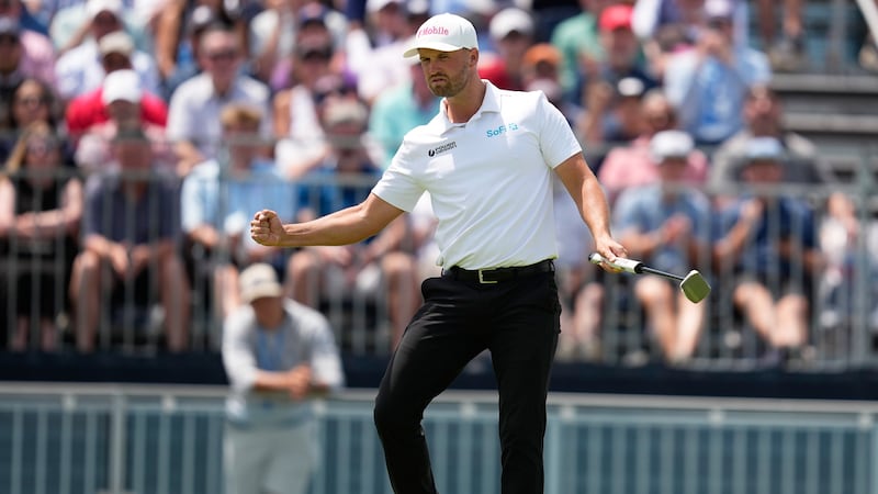 A year after smashing locker, Clark finds himself leading at another U.S. Open