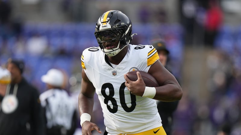 Steelers sign tight end Washington to a new five-year contract