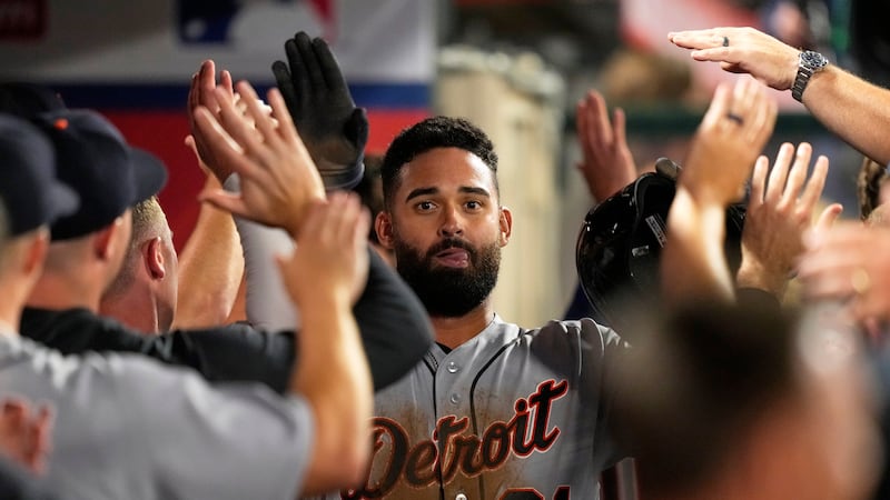 Lee hits clutch double in ninth and Tigers hold on for comeback win over Angels