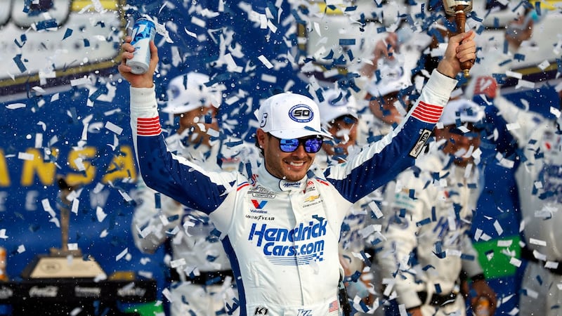 Streaking Larson looks to pad points lead at Charlotte as NASCAR playoffs reach midway point