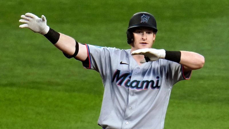 Marlins beat the Pirates for their 7th straight victory