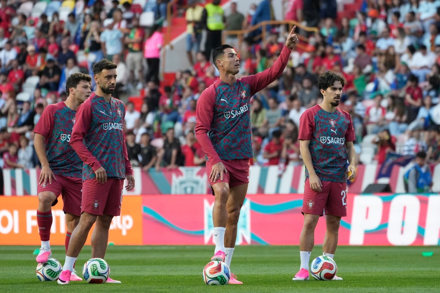 Ronaldo wants Portugal focused on good start before talking about title hop