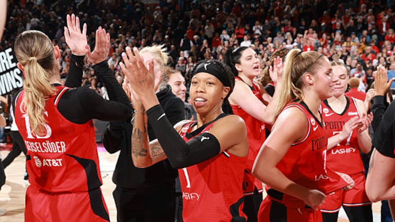 Sutton makes go-ahead floater to help Fire beat Sun