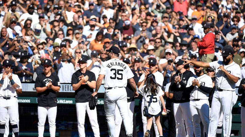 Tigers’ emotional Verlander leaves final career start to hugs