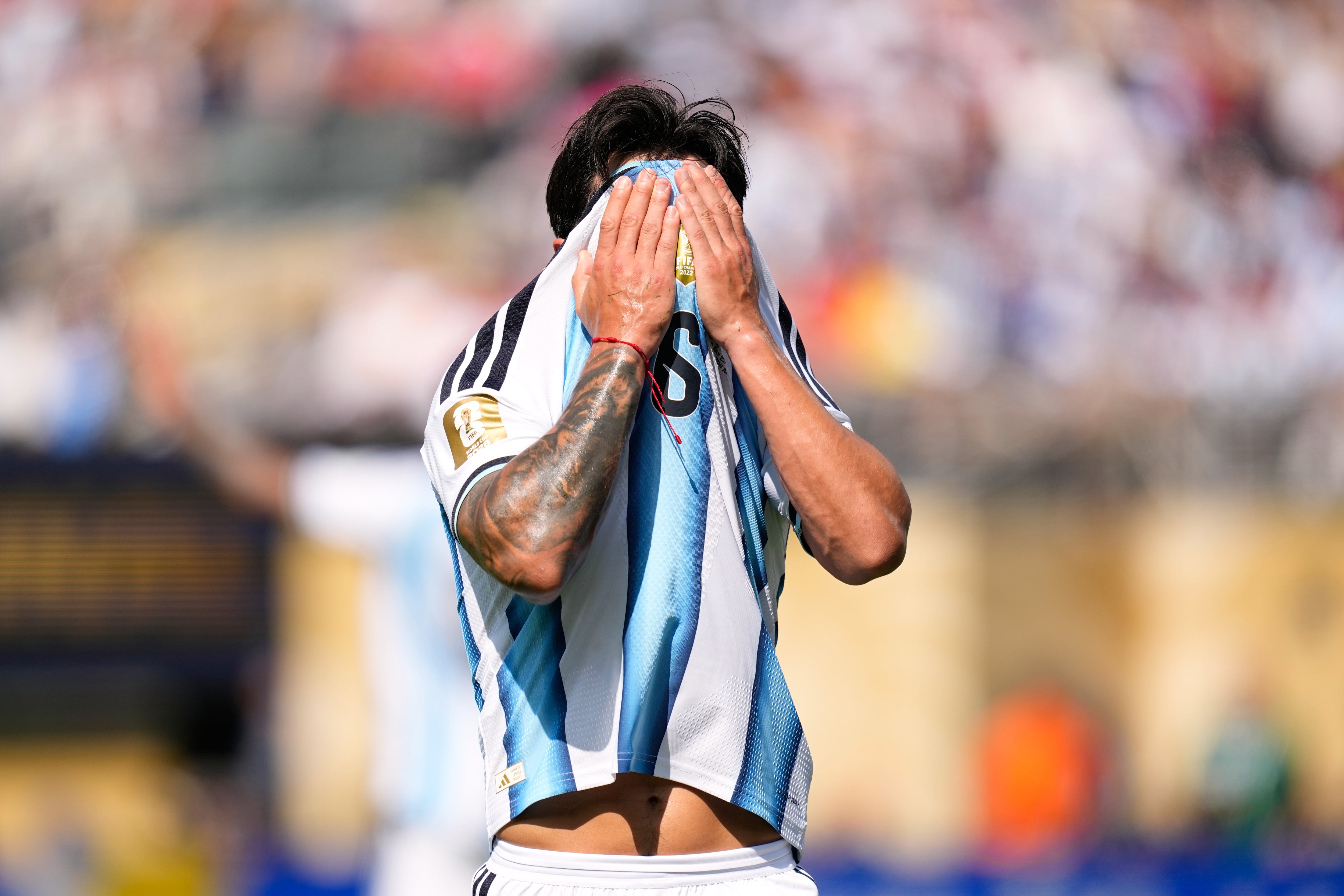 Argentina’s Martinez forced out of FIFA World Cup final with apparent injur