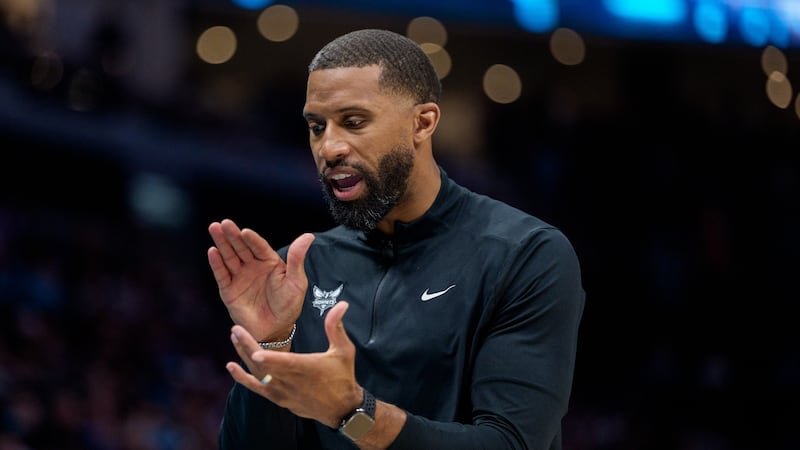 Hornets extend head coach Lee after 25-win improvement