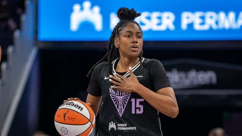 Valkyries sign free agent Hayes to one-year contract