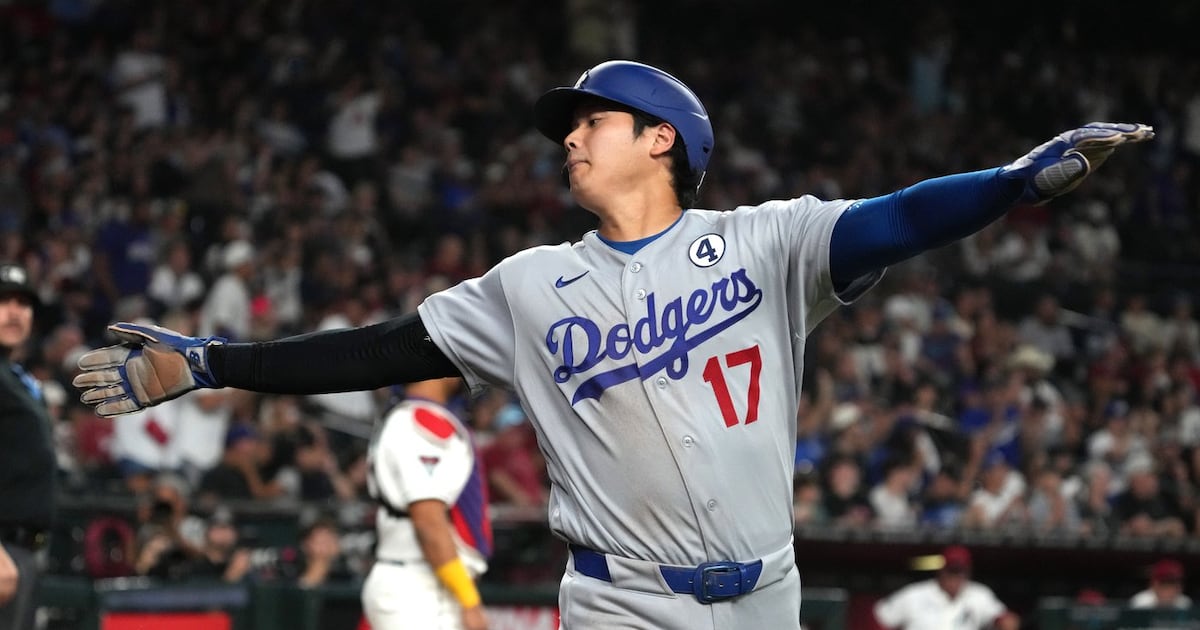 Ohtani powers Dodgers in consecutive wins