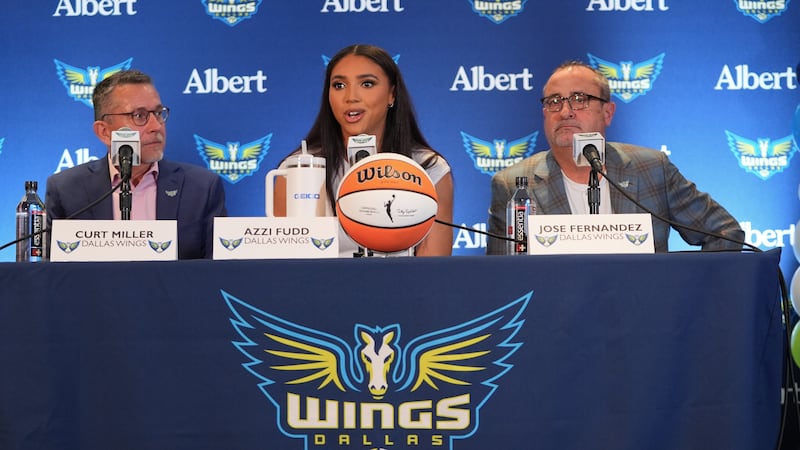 Wings stifle questions about Fudd-Bueckers relationship