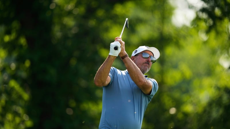 Mickelson's lawyer says he resigned from country club after misconduct allegations